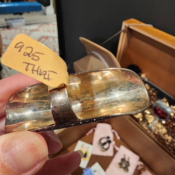 Swavorski Statement Ring - Picture 2 of 3